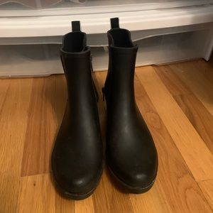 Rubber rain boots